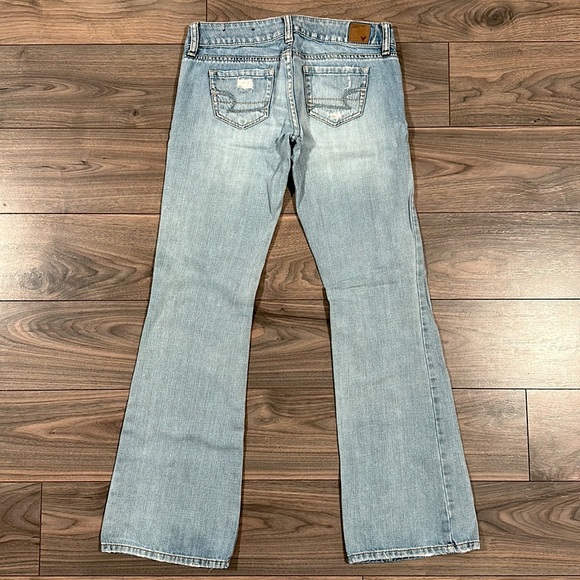 American Eagle ‘Favourite Boyfriend’ ripped jeans in light blue - Size 0 - Picture 2 of 2